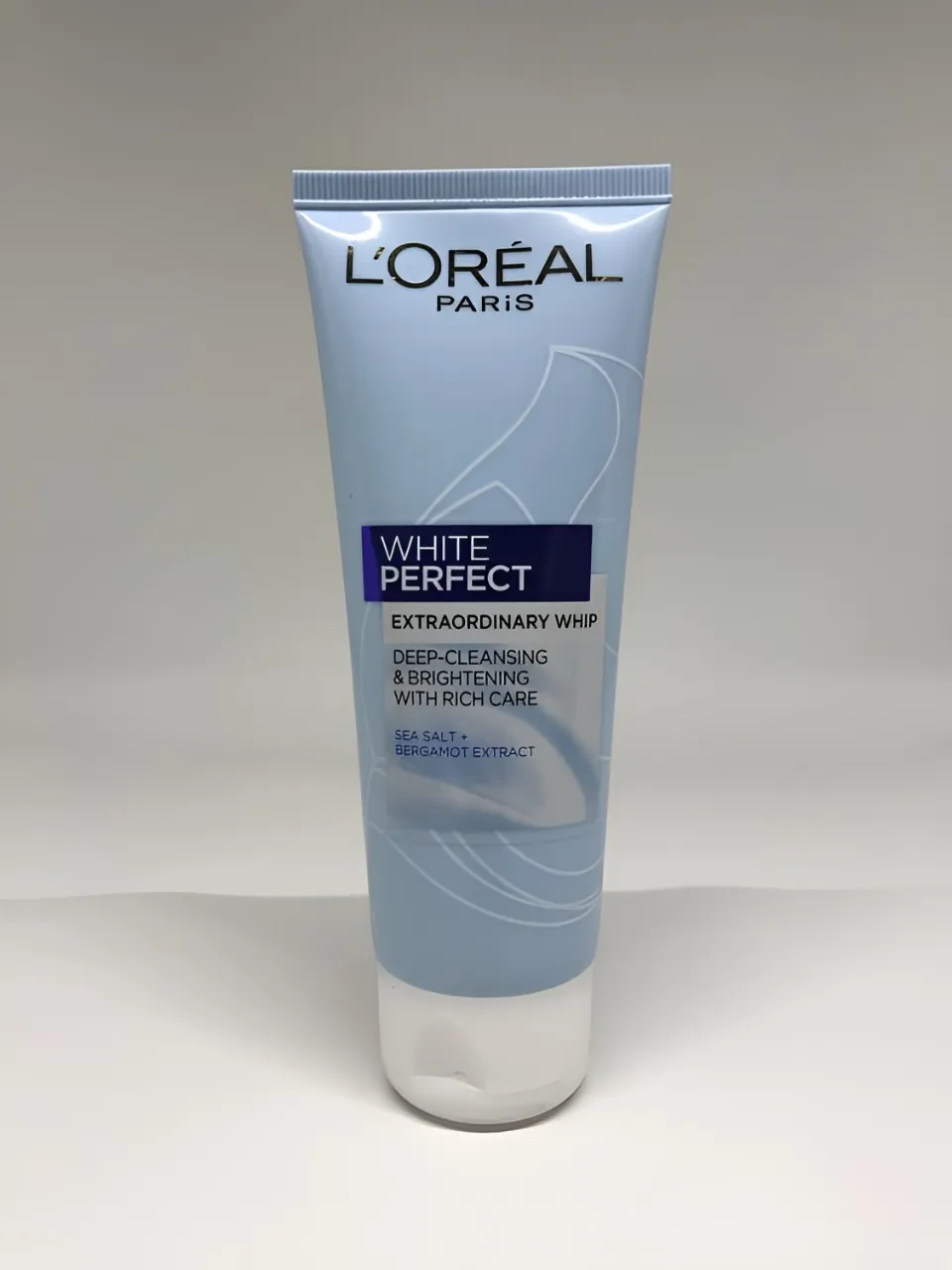L'Oreal Paris - White Perfect Extraordinary Whip Face Wash 100ml